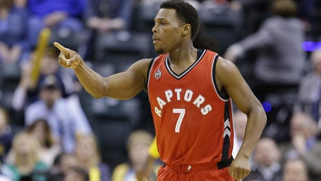 Basketbalista Toronta Kyle Lowry během zápasu v Indianě. Basketbalista Toronta Kyle Lowry během zápasu v Indianě.