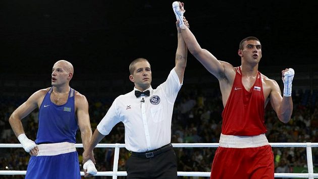 Úřadující mistr světa i Evropy Rus Jevgenij Tiščenko (vpravo) vyhrál olympijský turnaj boxerů do 91 kg. Ve finále porazil Kazacha Vasilije Levita. Úřadující mistr světa i Evropy Rus Jevgenij Tiščenko (vpravo) vyhrál olympijský turnaj boxerů do 91 kg. Ve finále porazil Kazacha Vasilije Levita.