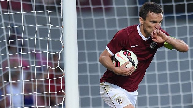 Kanonýr. David Lafata se raduje ze vstřeleného gólu v utkání 3. předkola Ligy mistrů proti Malmö. Kanonýr. David Lafata se raduje ze vstřeleného gólu v utkání 3. předkola Ligy mistrů proti Malmö.