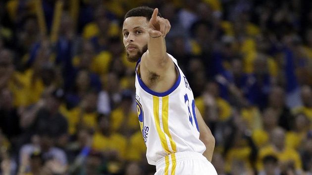 Basketbalista Golden State Warriors během duelu se San Antonio Spurs. Basketbalista Golden State Warriors během duelu se San Antonio Spurs.