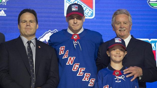 Kaapo Kakko při draftu, kde zaujal druhou pozici. Kaapo Kakko při draftu, kde zaujal druhou pozici.