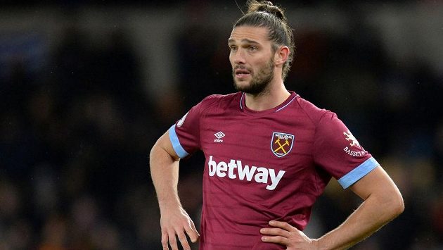 Bývalý anglický reprezentant Andy Carroll se vrací do Newcastlu. Bývalý anglický reprezentant Andy Carroll se vrací do Newcastlu.