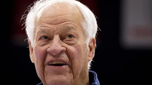 Legendární Gordie Howe se v těchto dnech zotavuje po mozkové příhodě. Legendární Gordie Howe se v těchto dnech zotavuje po mozkové příhodě.