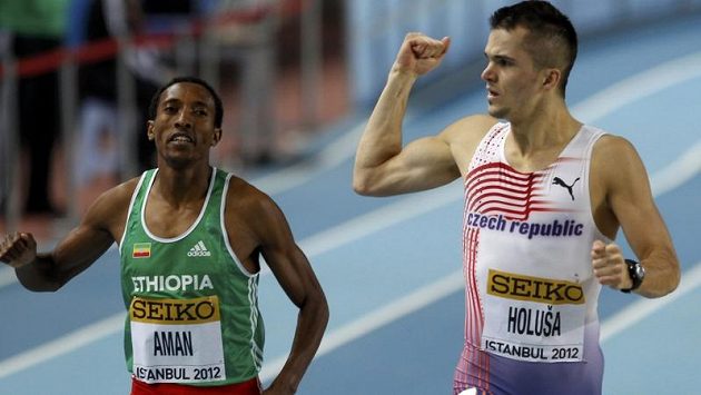 Jakub Holuša s vítězným gestem po postupu. Jakub Holuša s vítězným gestem po postupu.