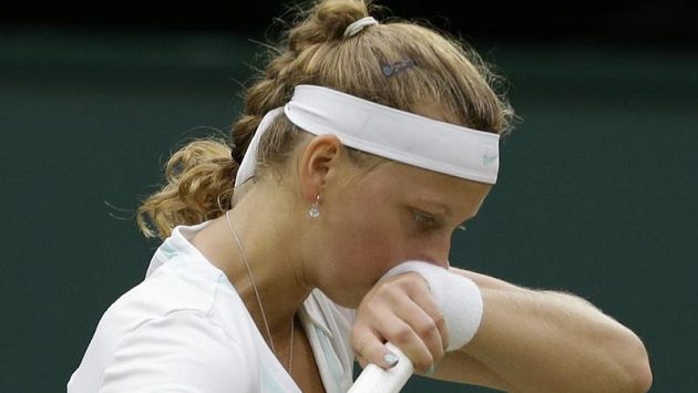 Smutek Petry Kvitové. Američanka Serena Williamsová byla ve čtvrtfinále Wimbledonu nad síly české tenisové jedničky Smutek Petry Kvitové. Američanka Serena Williamsová byla ve čtvrtfinále Wimbledonu nad síly české tenisové jedničky