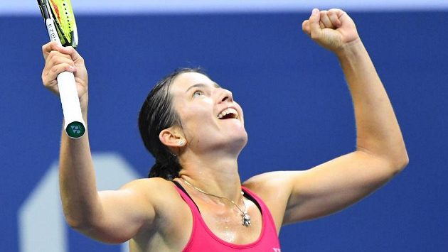 Anastasija Sevastovová z Lotyšska se raduje ze senzačního vítězství. Anastasija Sevastovová z Lotyšska se raduje ze senzačního vítězství.