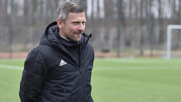 Trenér pražských Bohemians Martin Hašek na startu zimní přípravy v Uhříněvsi. Trenér pražských Bohemians Martin Hašek na startu zimní přípravy v Uhříněvsi.