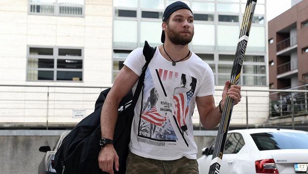 Sparťanský zadák Adam Polášek byl dodatečně povolán k hokejové reprezentaci pro odvetu s Rusy. Sparťanský zadák Adam Polášek byl dodatečně povolán k hokejové reprezentaci pro odvetu s Rusy.