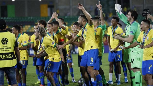 Brazilští fotbalisté se radují. Po výhře nad Argentinou 3:0 mají jistou účast na olympiádě v Tokiu. Brazilští fotbalisté se radují. Po výhře nad Argentinou 3:0 mají jistou účast na olympiádě v Tokiu.