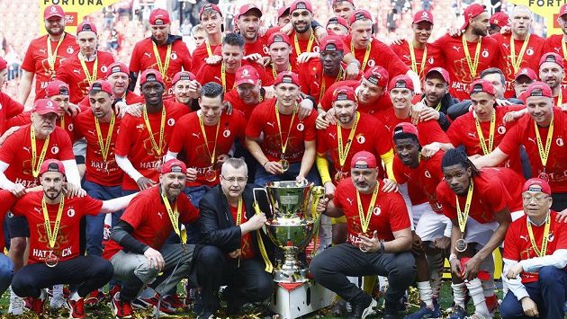 Slavia Praha slaví mistrovský titul ve Fortuna lize. Slavia Praha slaví mistrovský titul ve Fortuna lize.
