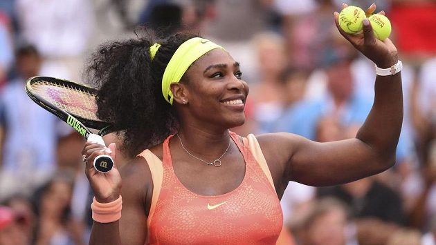 Světová jednička Serena Williamsová na US Open zdraví domácí příznivce. Světová jednička Serena Williamsová na US Open zdraví domácí příznivce.