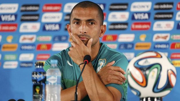 Trenér reprezentace Pobřeží slonoviny Sabri Lamouchi (na snímku) po porážce s Řeckem 1:2 rezignoval. Trenér reprezentace Pobřeží slonoviny Sabri Lamouchi (na snímku) po porážce s Řeckem 1:2 rezignoval.