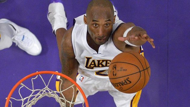 Basketbalista Los Angeles Lakers Kobe Bryant v zápase s Detroitem. Basketbalista Los Angeles Lakers Kobe Bryant v zápase s Detroitem.