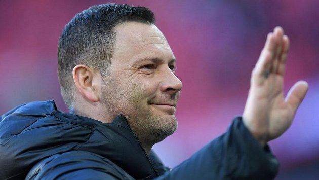 Fotbalisty Herthy Berlín po sezoně opustí kouč Pál Dárdai. Od roku 2020 se přesune ke klubové mládeži. Fotbalisty Herthy Berlín po sezoně opustí kouč Pál Dárdai. Od roku 2020 se přesune ke klubové mládeži.