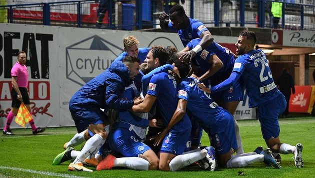 Radost fotbalistů Liberce z vítězného gólu proti APOEL Nikósie. Radost fotbalistů Liberce z vítězného gólu proti APOEL Nikósie.