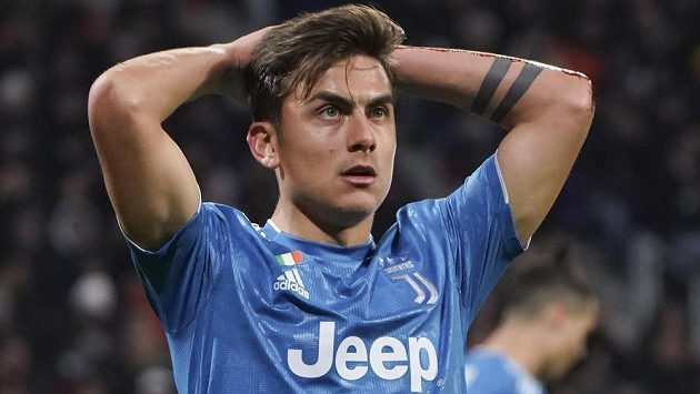 Ofenzivní záložník Paulo Dybala byl jedním ze tří fotbalistů Juventusu s potvrzenou nákazou novým typem koronaviru. Ilustrační foto. Ofenzivní záložník Paulo Dybala byl jedním ze tří fotbalistů Juventusu s potvrzenou nákazou novým typem koronaviru. Ilustrační foto.