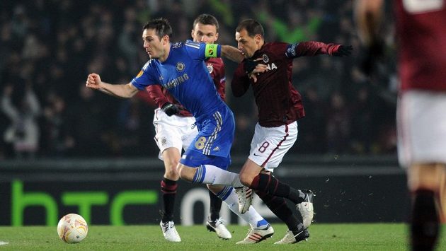 Frank Lampard z Chelsea (v modrém dresu) v odvetném utkání proti Spartě nenastoupí. Frank Lampard z Chelsea (v modrém dresu) v odvetném utkání proti Spartě nenastoupí.
