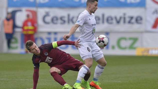 Lukáš Mareček ze Sparty a Adam Jánoš z Boleslavi behěm utkání 20. kola nejvyšší fotbalové soutěže. Lukáš Mareček ze Sparty a Adam Jánoš z Boleslavi behěm utkání 20. kola nejvyšší fotbalové soutěže.