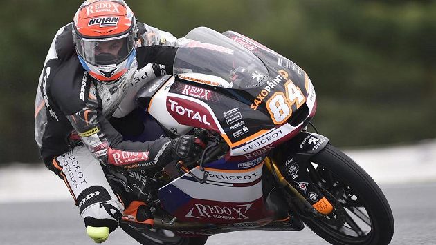 Jakub Kornfeil při tréninku kategorie Moto3 na Velkou cenu České republiky. Jakub Kornfeil při tréninku kategorie Moto3 na Velkou cenu České republiky.