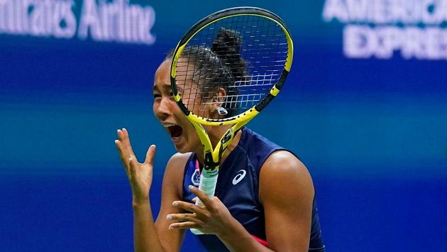 Kanaďanka Leylah Fernandezová v euforii po postupu do finále US Open. Kanaďanka Leylah Fernandezová v euforii po postupu do finále US Open.