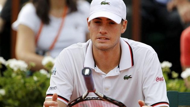 John Isner si po vyčerpávajícím maratónu ve čtvrtečním duelu s Paulem-Henrim Mathieuem plánuje od tenisu pár dnů orazit John Isner si po vyčerpávajícím maratónu ve čtvrtečním duelu s Paulem-Henrim Mathieuem plánuje od tenisu pár dnů orazit