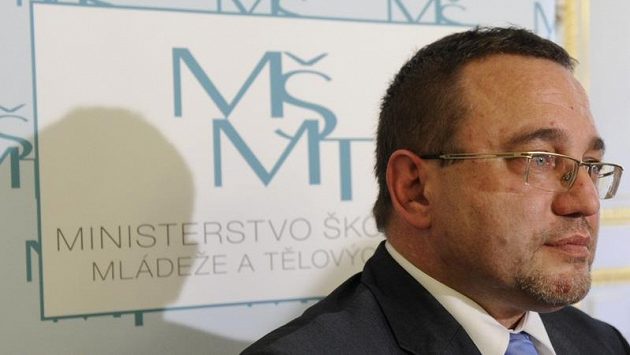 Nyní už exministr školství a tělovýchovy Josef Dobeš Nyní už exministr školství a tělovýchovy Josef Dobeš