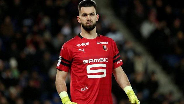 Český brankář Tomáš Koubek dlouho držel šance fotbalistů Rennes na nečekaný bodový zisk ze stadionu favorizovaného Paris St. Germain, hosté však po kolapsu v závěrečné půlhodině nakonec lídrovi francouzské ligy podlehli vysoko 1:4. Český brankář Tomáš Koubek dlouho držel šance fotbalistů Rennes na nečekaný bodový zisk ze stadionu favorizovaného Paris St. Germain, hosté však po kolapsu v závěrečné půlhodině nakonec lídrovi francouzské ligy podlehli vysoko 1:4.