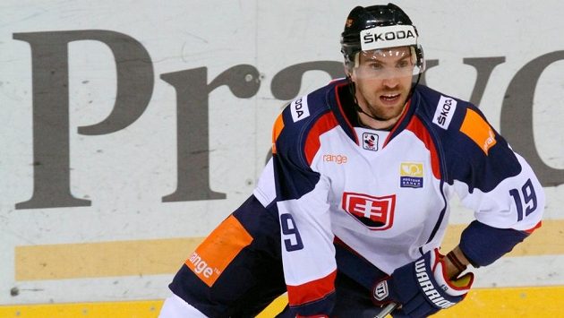 Útočník Michel Miklík v dresu slovenské hokejové reprezentace - archivní foto. Útočník Michel Miklík v dresu slovenské hokejové reprezentace - archivní foto.