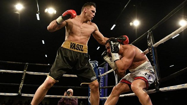 Vasil Ducár (vlevo) v boxerském klání s Kevinem Lerenou z Jihoafrické republiky. Vasil Ducár (vlevo) v boxerském klání s Kevinem Lerenou z Jihoafrické republiky.