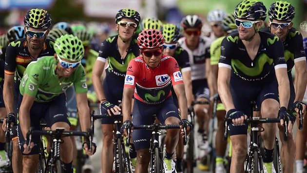 Kolumbijec Nairo Quintana (uprostřed) udržel dres lídra Vuelty i po čtrnácté královské etapě. Kolumbijec Nairo Quintana (uprostřed) udržel dres lídra Vuelty i po čtrnácté královské etapě.
