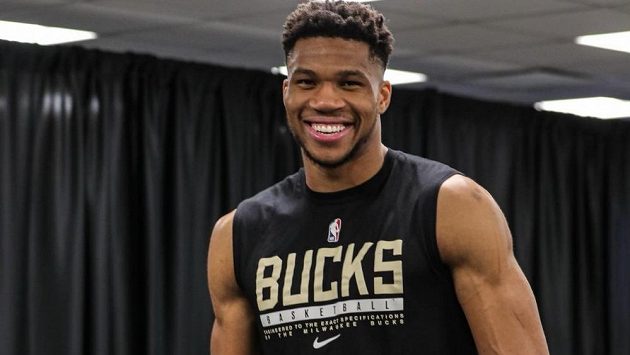 Basketbalista Milwaukee Janis Adetokunbo. Basketbalista Milwaukee Janis Adetokunbo.