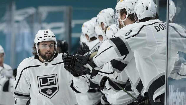 Alex Iafallo (19) z Los Angeles při zápase se San Jose. Alex Iafallo (19) z Los Angeles při zápase se San Jose.