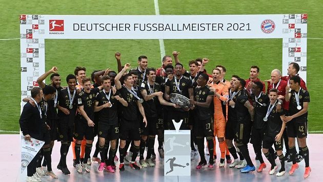 Fotbalisté Bayernu slaví mistrovský titul. Fotbalisté Bayernu slaví mistrovský titul.