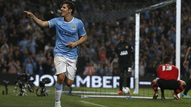 Útočník Manchesteru City Stevan Jovetič slaví gól do sítě Wiganu. Útočník Manchesteru City Stevan Jovetič slaví gól do sítě Wiganu.