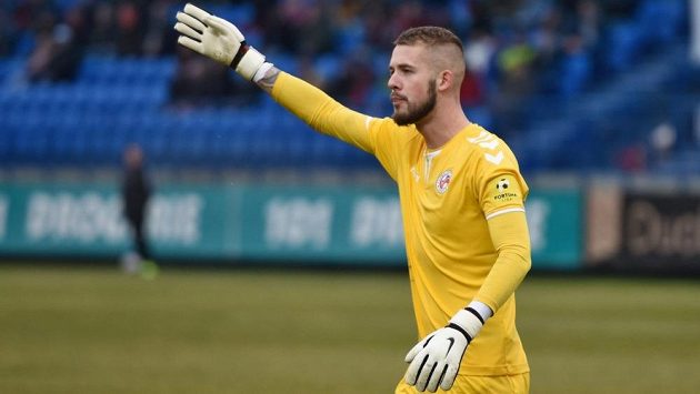 Český brankář Vojtěch Vorel chytá slovenskou nejvyšší soutěž za FK Senica. Na utkání v Nitře nebude vzpomínat v dobrém, věří, že nic podobného už nikdy nezažije. Český brankář Vojtěch Vorel chytá slovenskou nejvyšší soutěž za FK Senica. Na utkání v Nitře nebude vzpomínat v dobrém, věří, že nic podobného už nikdy nezažije.