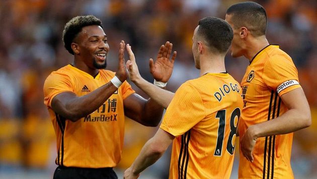 Gólová radost fotbalistů Wolverhamptonu. Gólová radost fotbalistů Wolverhamptonu.