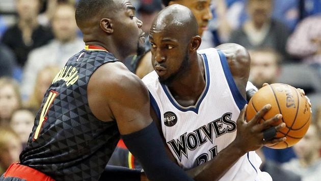 Basketbalista Kevin Garnett (vpravo) končí svou dlouholetou kariéru. Basketbalista Kevin Garnett (vpravo) končí svou dlouholetou kariéru.