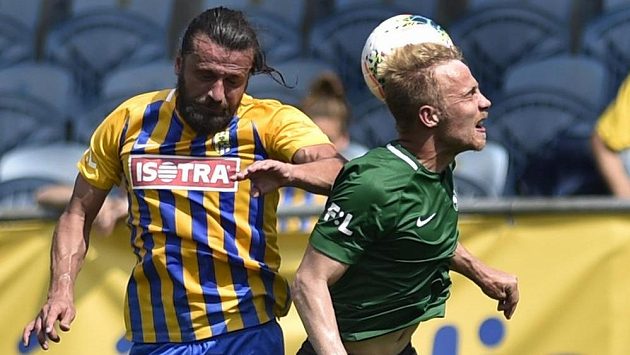 Odpískáno. Ani Pavel Zavadil z Opavy, ani Filip Zorvan z Příbrami už o přežití bojovat nemusí, liga byla předčasně ukončena. Odpískáno. Ani Pavel Zavadil z Opavy, ani Filip Zorvan z Příbrami už o přežití bojovat nemusí, liga byla předčasně ukončena.