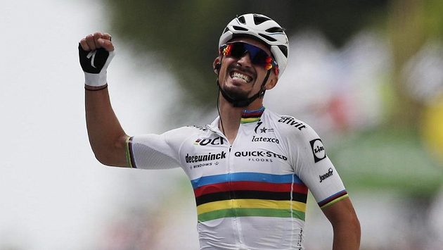 Francouzský cyklista Julian Alaphilippe při prvním etapovém vítězství v letošní Tour de France Francouzský cyklista Julian Alaphilippe při prvním etapovém vítězství v letošní Tour de France