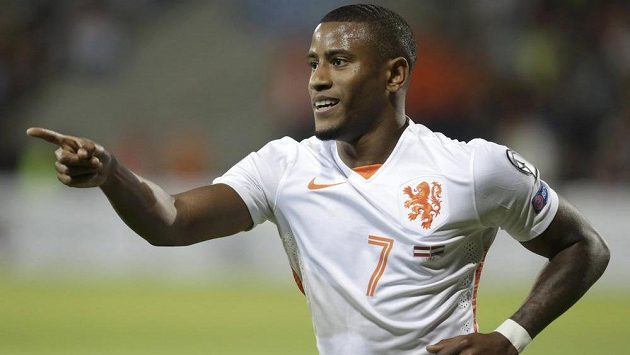 Luciano Narsingh z Nizozemska oslavuje svoji trefu proti Lotyšsku. Luciano Narsingh z Nizozemska oslavuje svoji trefu proti Lotyšsku.