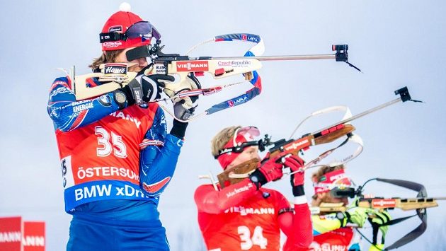 Český biatlonista Jaroslav Soukup zaměřuje. Český biatlonista Jaroslav Soukup zaměřuje.