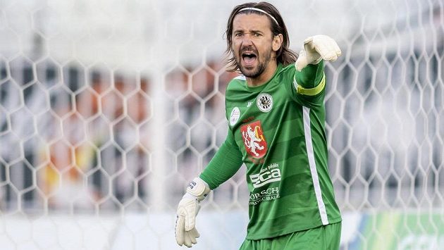 Fotbalový brankář Radim Ottmar z Hradce Králové během utkání proti Českým Budějovicím. Fotbalový brankář Radim Ottmar z Hradce Králové během utkání proti Českým Budějovicím.