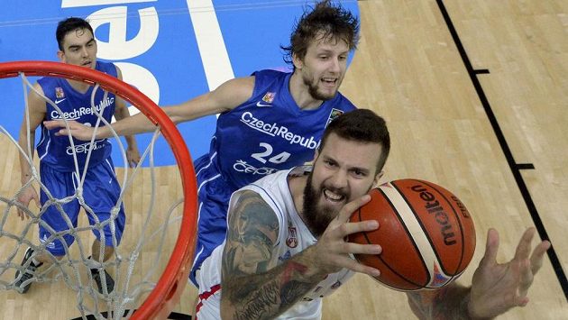 Srb Miroslav Raduljica a Jan Veselý ve čtvrtfinále mistrovství Evropy. Srb Miroslav Raduljica a Jan Veselý ve čtvrtfinále mistrovství Evropy.
