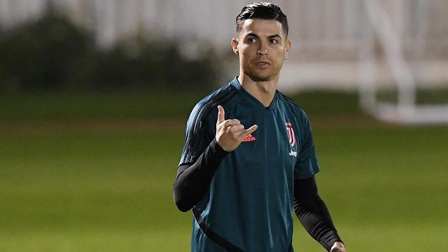 Cristiano Ronaldo ve 33 letech přestupoval z Realu Madrid do Juventusu. Cristiano Ronaldo ve 33 letech přestupoval z Realu Madrid do Juventusu.