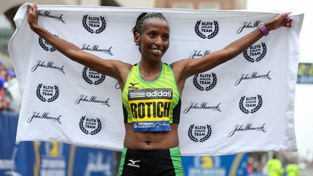 Vítězka bostonského maratónu se o své výdělky dělí i s rodinou v Keni. Vítězka bostonského maratónu se o své výdělky dělí i s rodinou v Keni.