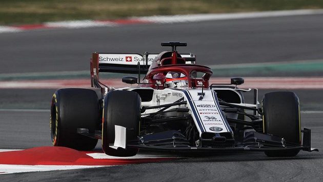 Finský pilot Kimi Raikkonen testuje nový monopost F1 týmu Alfa Romeo. Finský pilot Kimi Raikkonen testuje nový monopost F1 týmu Alfa Romeo.