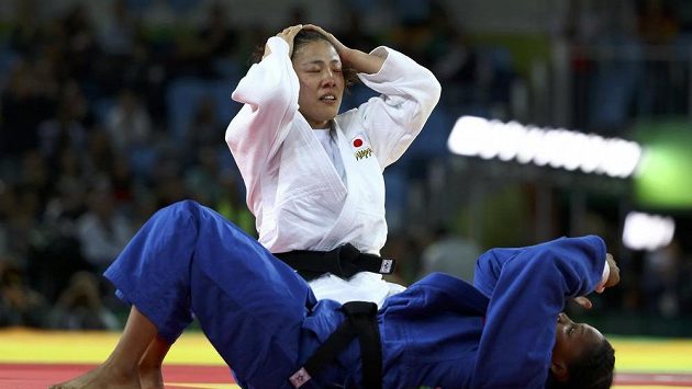 Japonská judistka Haruka Tačimotová se raduej z olympijského triumfu v kategorii do 70 kg. Japonská judistka Haruka Tačimotová se raduej z olympijského triumfu v kategorii do 70 kg.