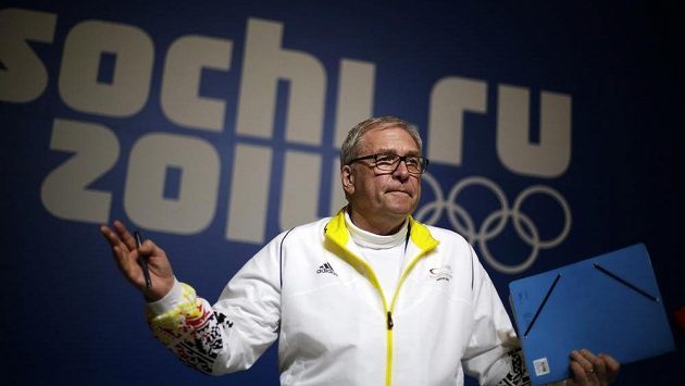 Michael Vesper, šéf olympijské výpravy Německa odpovídá na tiskové konferenci na otázky novinářů. Michael Vesper, šéf olympijské výpravy Německa odpovídá na tiskové konferenci na otázky novinářů.