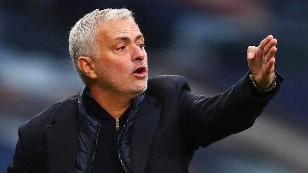 Šokovaný trenér Tottenhamu Jose Mourinho. Šokovaný trenér Tottenhamu Jose Mourinho.