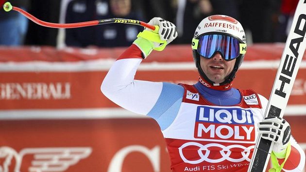 Švýcarský lyžař Beat Feuz vyhrál hodnocení sjezdu Světového poháru. Švýcarský lyžař Beat Feuz vyhrál hodnocení sjezdu Světového poháru.